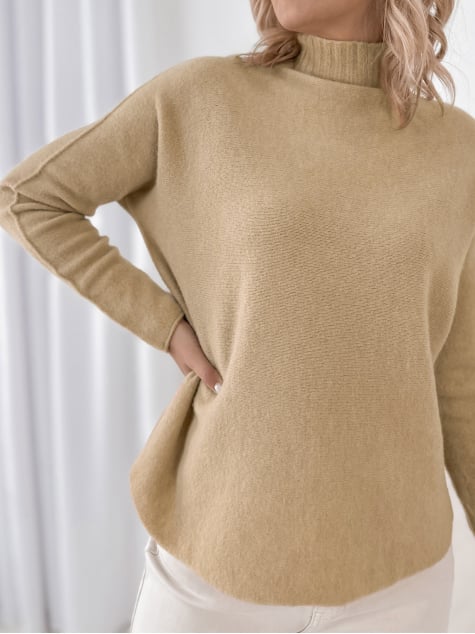 SWETER DARMA KARMELOWY