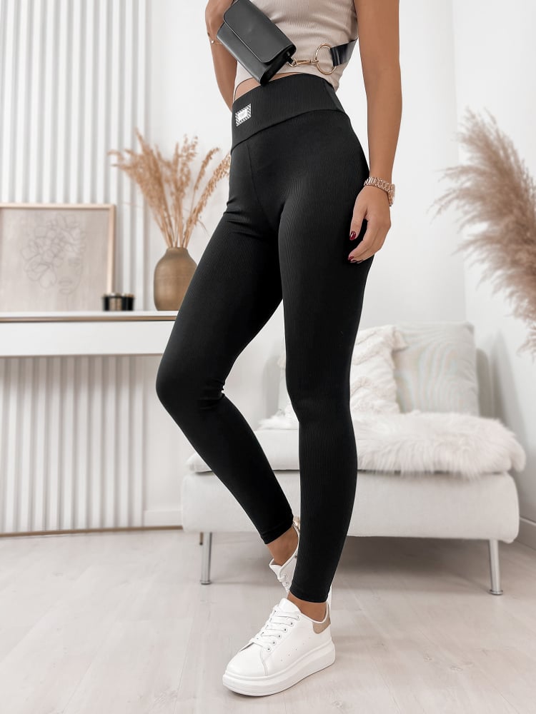 LEGGINSY PRĄŻKOWANE PRIVER CZARNE