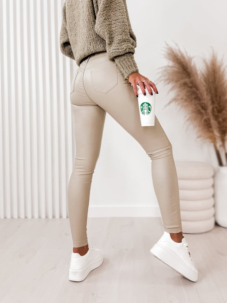 SPODNIE SKÓRKOWE GŁADKIE Z WYSOKIM STANEM BEŻOWE