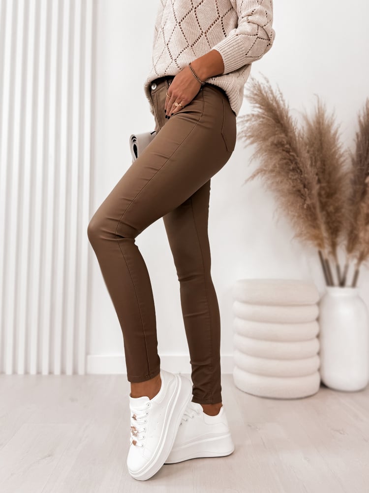 SPODNIE SKÓRKOWE GŁADKIE Z WYSOKIM STANEM KARMELOWE