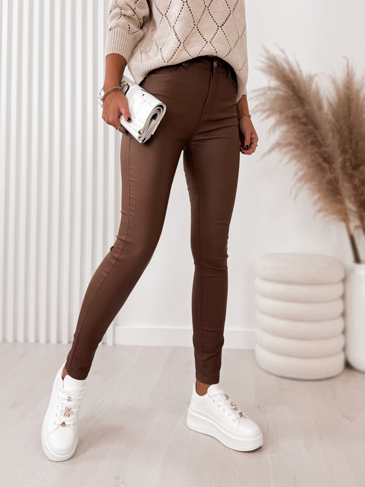 SPODNIE SKÓRKOWE GŁADKIE Z WYSOKIM STANEM CIEMNY KARMEL